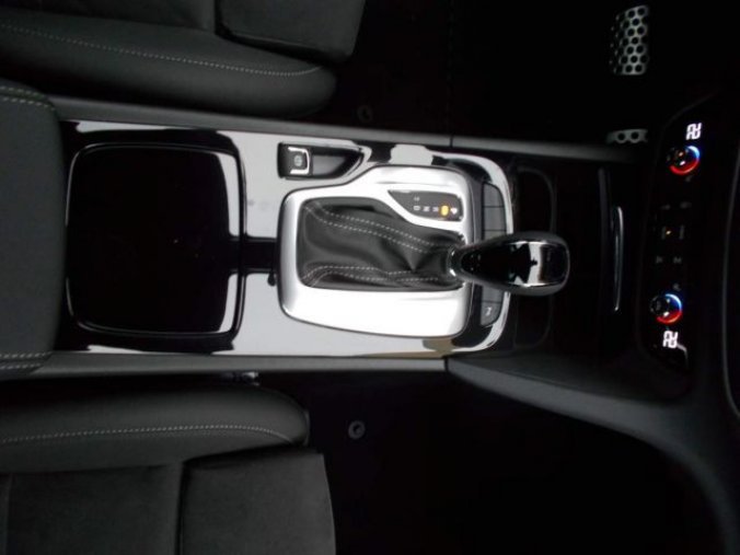 Opel Insignia, Ultimate Sports Tourer F 2.0 D, barva modrá