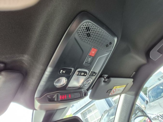 Peugeot 2008, Peugeot 2008 ALLURE Hybrid 145 e-DCS6, barva šedá