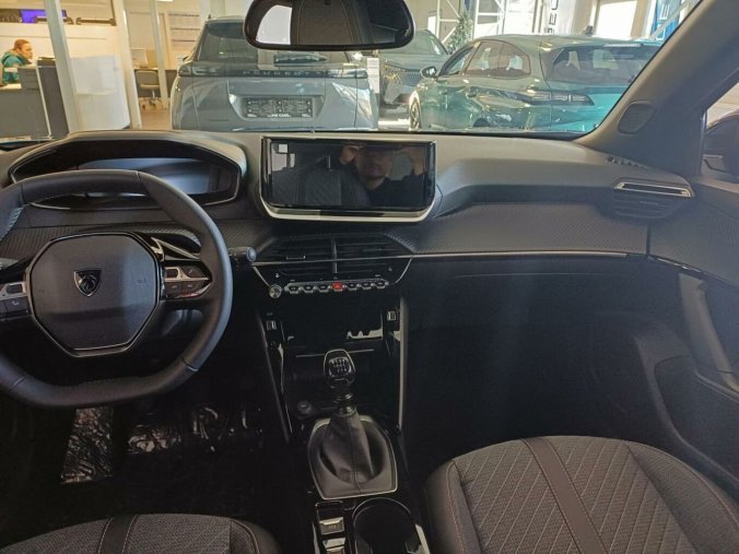 Peugeot 2008, Peugeot 2008 ALLURE 1.2 PureTech 7 let zár., barva modrá