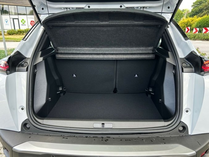 Peugeot 2008, Peugeot 2008 STYLE PureTech 100 MAN6, barva bílá