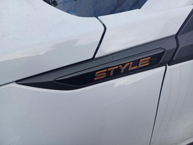 Peugeot 2008, Peugeot 2008 STYLE Hybrid 110 e-DCS6, barva bílá