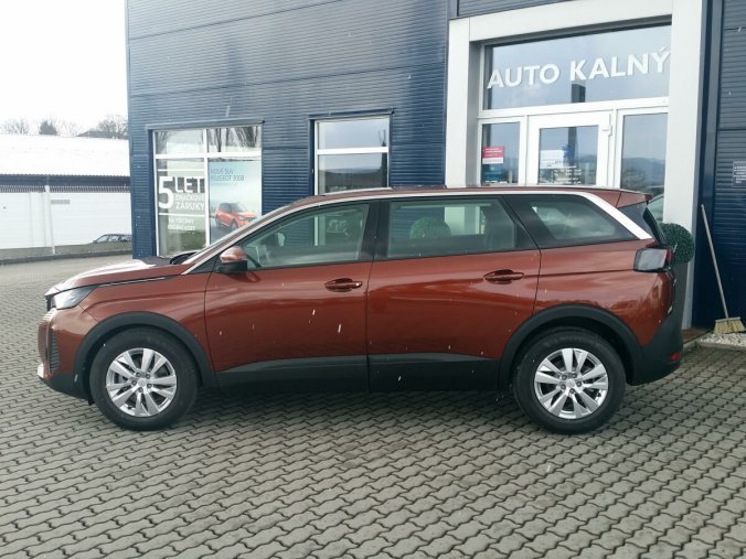 Peugeot 5008, Peugeot 5008 1,2 Active Pack 1,2 PT130k MAN6, barva hnědá