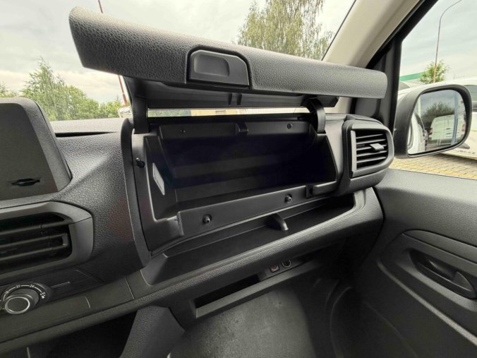 Peugeot Expert, Peugeot Expert Combi L3 2.2 BlueHDi 150 MAN6, barva bílá