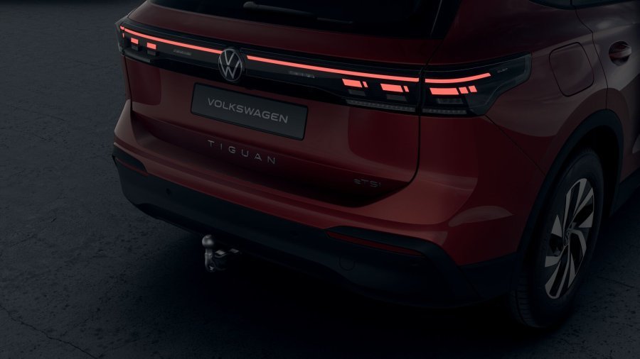Volkswagen Tiguan, Tiguan People 1,5 eTSI 96 kW mHEV, barva červená