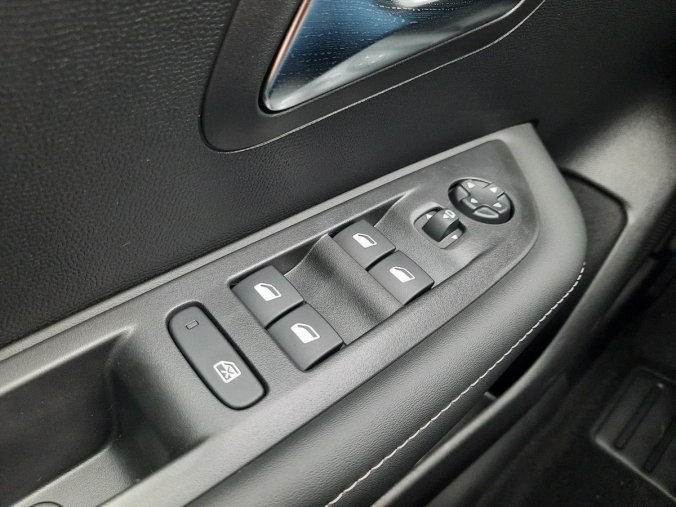 Peugeot 208, Peugeot 208 STYLE 1,2 TURBO 100k M6, barva žlutá