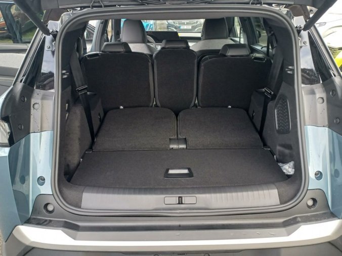 Peugeot 5008, Peugeot 5008 GT Hybrid 136 e-DCS6, barva modrá