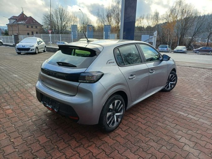 Peugeot 208, Peugeot 208 Style PureTech 1.2 7 let zár., barva šedá