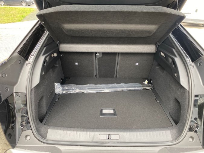 Peugeot 3008, Peugeot 3008 GT Hybrid 145k - MAX VÝBAVA! - 0400, barva černá