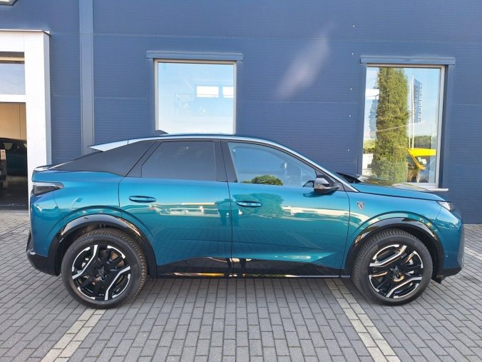 Peugeot 3008, Peugeot 3008 GT Elektromotor 157 kW / 210 k, barva modrá