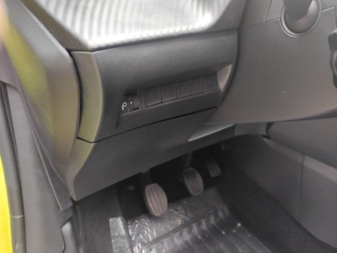 Peugeot 208, Peugeot 208 STYLE 1.2 TURBO 100k MAN6, barva žlutá