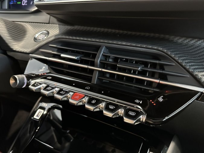 Peugeot 2008, Peugeot 2008 ALLURE 115kW, e-dojezd 405km, barva modrá