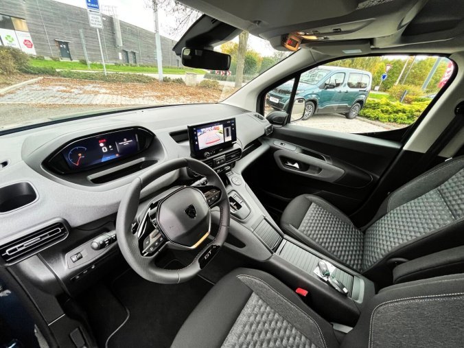 Peugeot Rifter, Peugeot Rifter GT BlueHDi 130 S&S EAT8, barva modrá
