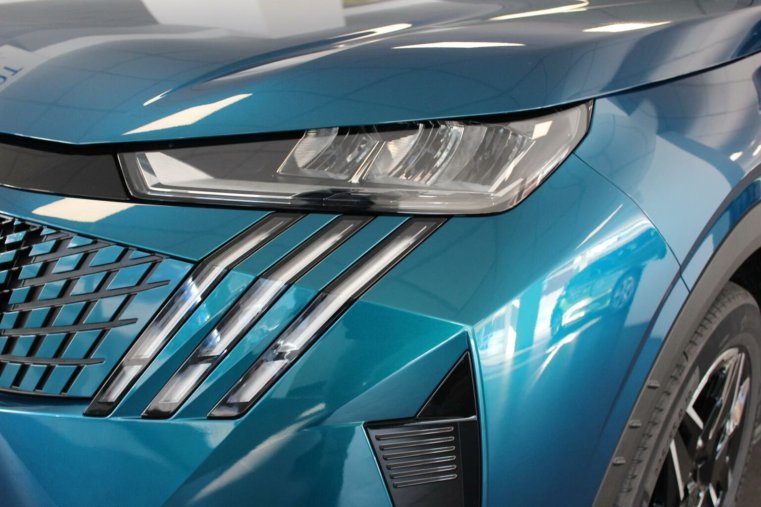 Peugeot 3008, Peugeot 3008 ALLURE Hybrid 145k e-DCS6, barva modrá