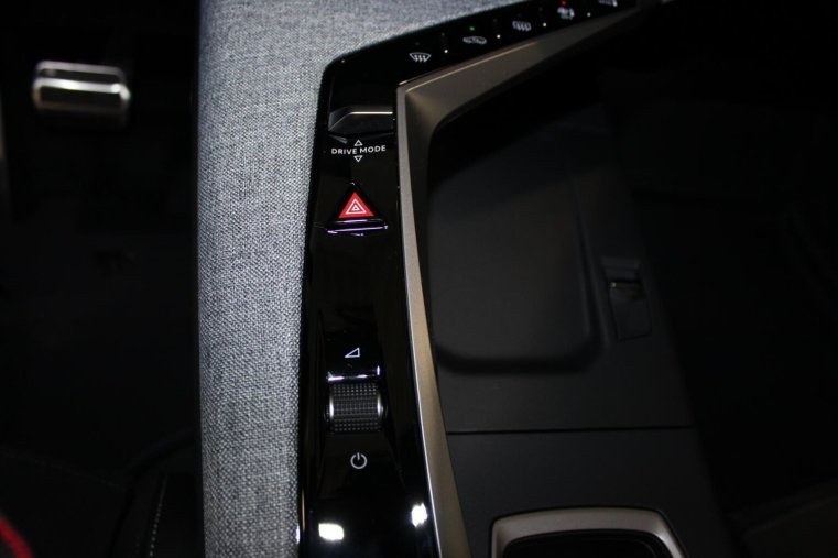 Peugeot 3008, Peugeot 3008 GT Hybrid 145 e-DCS6, barva černá