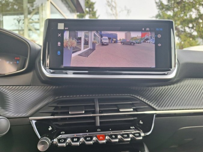 Peugeot 2008, Peugeot 2008 ALLURE Hybrid 145 e-DCS6, barva červená