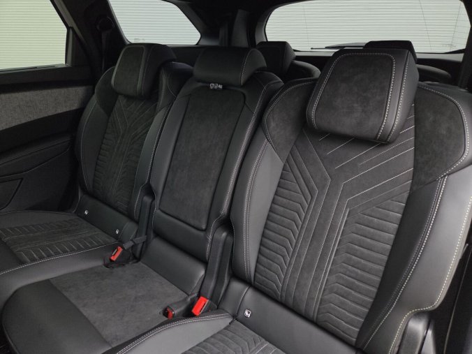 Peugeot 5008, Peugeot 5008 5008 GT Hybrid 145 e-DCS6, barva bílá