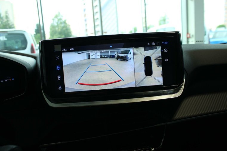 Peugeot 2008, Peugeot 2008 ALLURE Hybrid 136 e-DCS6, barva červená