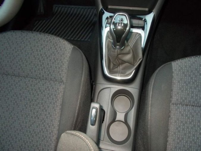 Volvo XC40, B3 2.0L 163 HP AT7 FWD CORE, barva stříbrná