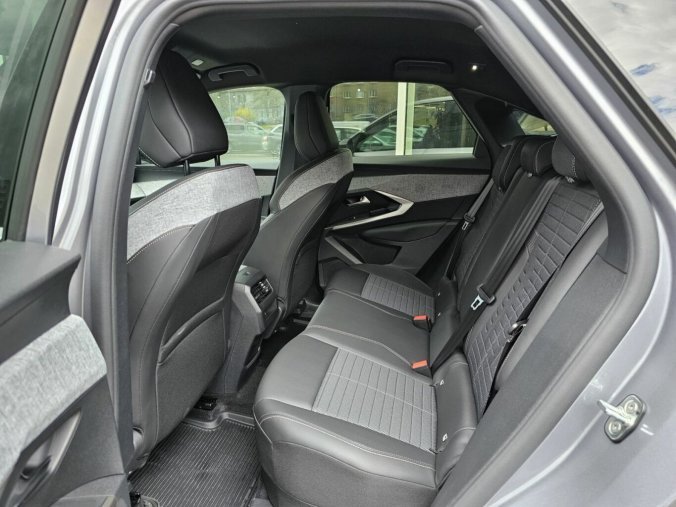 Peugeot 3008, Peugeot 3008 ALLURE Hybrid 136 e-DCS6, barva šedá