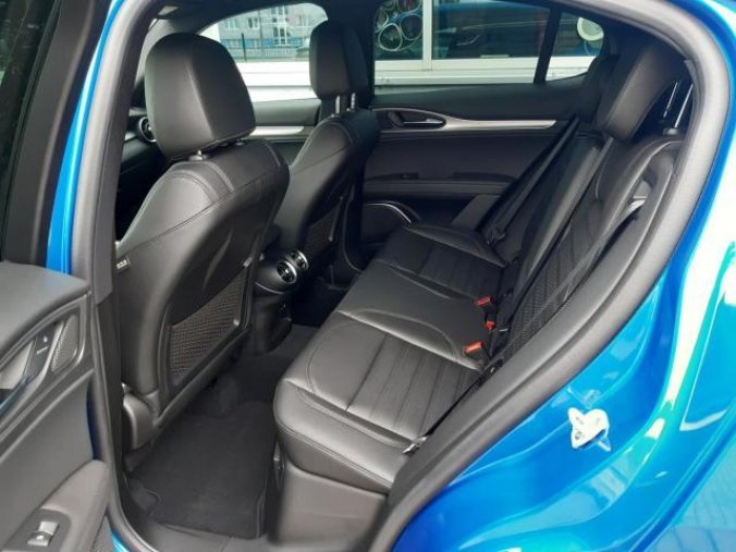 Alfa Romeo Stelvio, Veloce 4x4 2,0 280PS, barva modrá