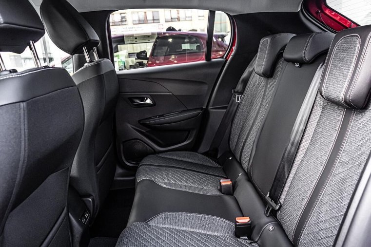 Peugeot 208, Peugeot 208 1,2 ALLURE PureTech 100 S&S MA, barva červená