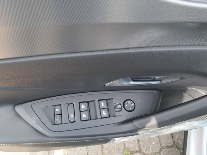 Peugeot 408, Peugeot 408 408 GT Hybrid 145 e-DCS6, barva bílá