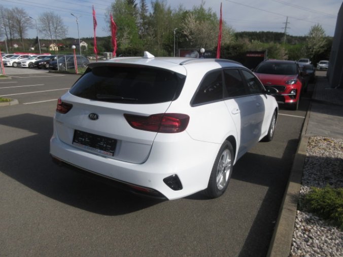 Kia Ceed, 1,5 T-GDi GPF 7DCT TOP, barva bílá