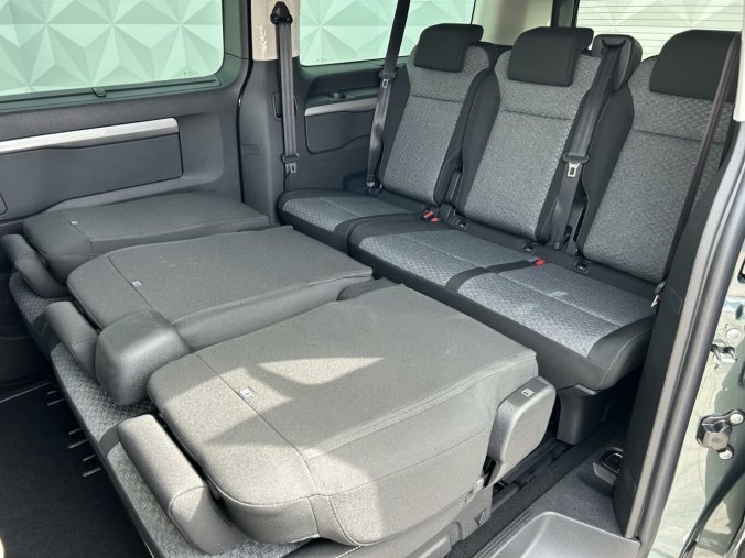 Peugeot Traveller, Peugeot Traveller Active Long 2.0 BlueHDi 180, barva zelená