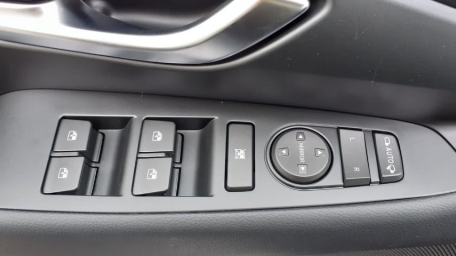 Hyundai i30, 1,5i 81 kW MT, barva červená