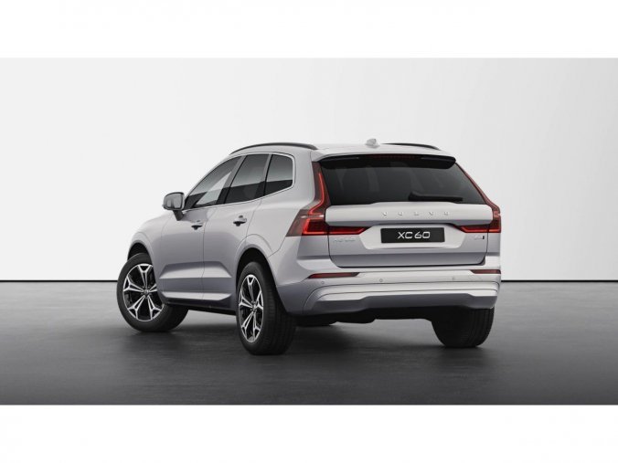 Volvo XC60, SUV, Momentum Pro B4 AWD, barva stříbrná