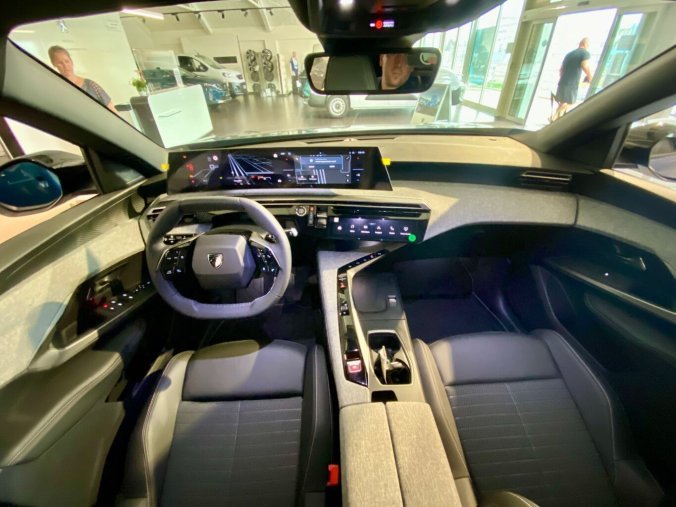Peugeot 3008, Peugeot 3008 ALLURE Hybrid 136 e-DCS6 - CELOROČNÍ PNEU- 8523, barva bílá