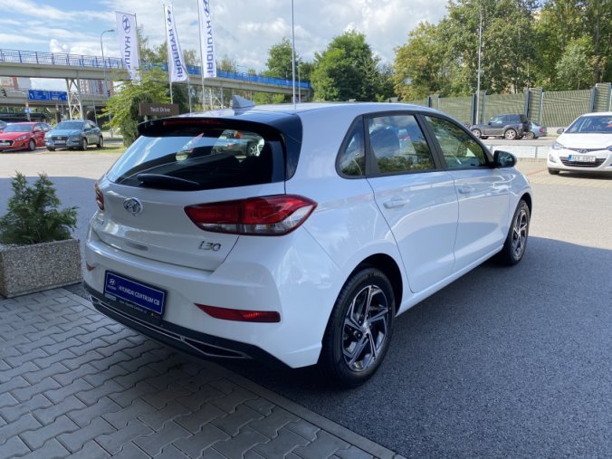 Hyundai i30, 1,5i 81 kW MT, barva bílá