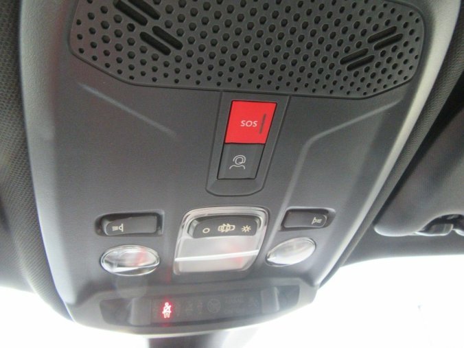 Peugeot 2008, Peugeot 2008 2008 ALLURE  130  EAT8, barva modrá