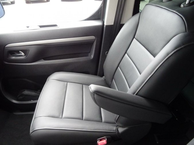 Peugeot Traveller, Peugeot Traveller Allure Long 2.0 BHDi 180k EAT8, barva zelená