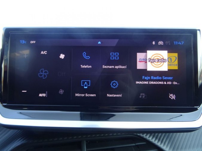 Peugeot 2008, Peugeot 2008 ALLURE Hybrid 145k e-DCS6, barva stříbrná