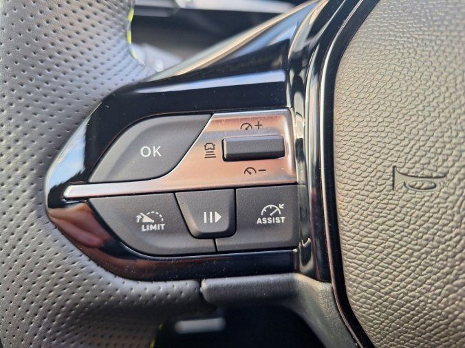 Peugeot 408, Peugeot 408 GT Hybrid 145 e-DCS6, barva bílá