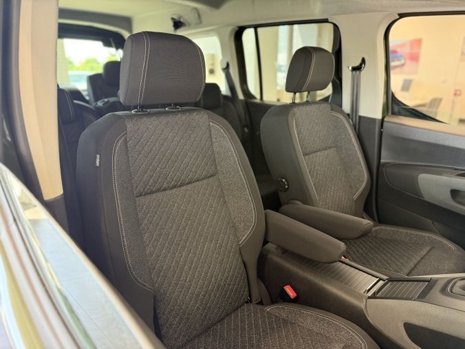 Peugeot Rifter, Peugeot Rifter ALLURE LONG 130k, 7míst, Winter, barva zelená