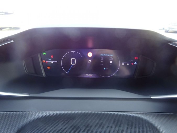 Peugeot 2008, Peugeot 2008 ALLURE Hybrid 145k e-DCS6, barva stříbrná