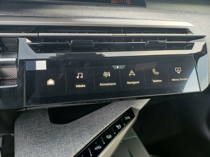 Peugeot 5008, Peugeot 5008 GT Hybrid 136 e-DCS6, barva modrá