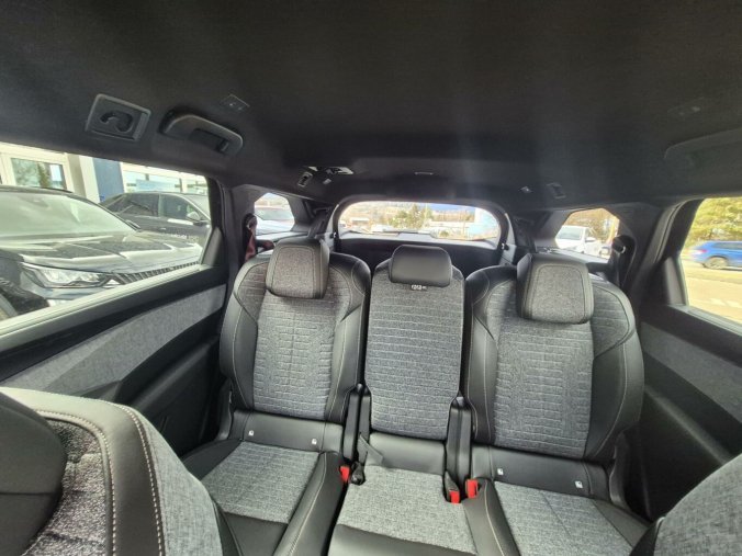 Peugeot 5008, Peugeot 5008 ALLURE Hybrid 145 e-DCS6, barva šedá