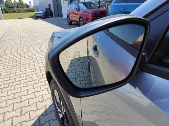 Peugeot 2008, Peugeot 2008 ALLURE 1.2 TURBO 100k 2xkamera, barva stříbrná