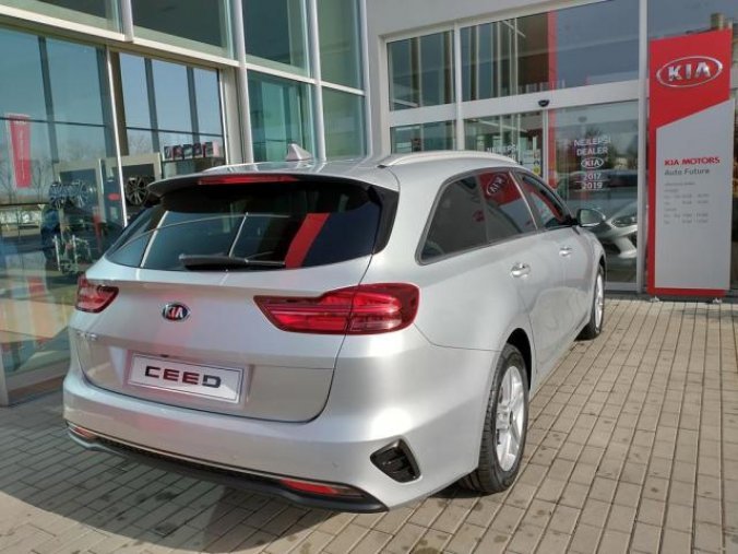 Kia Ceed, SW 1,5 TGDi TOP, barva stříbrná