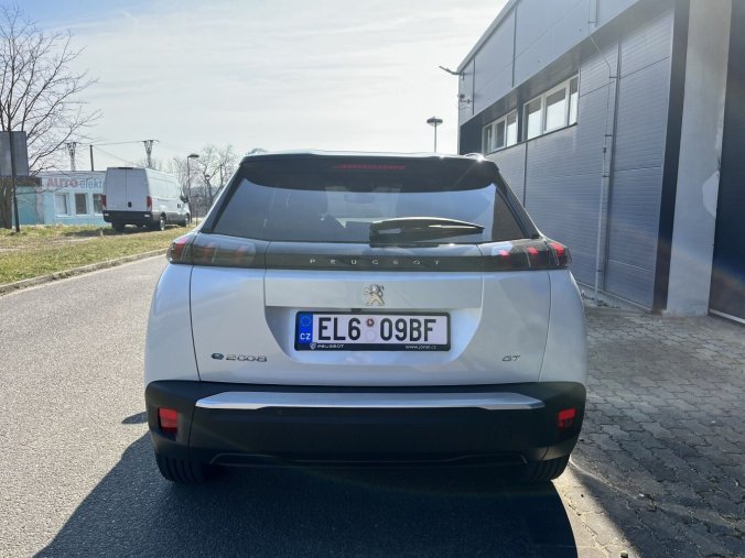 Peugeot 2008, Peugeot 2008 2008 e-GT Elektromotor 100 kW/136 k, barva bílá