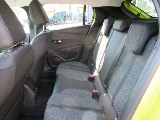 Peugeot 208, Peugeot 208 ALLURE Hybrid 100 e-DCS6, barva žlutá