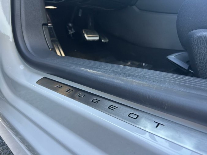 Peugeot 308, Peugeot 308 SW GT Hybrid 145 e-DCS6, barva bílá