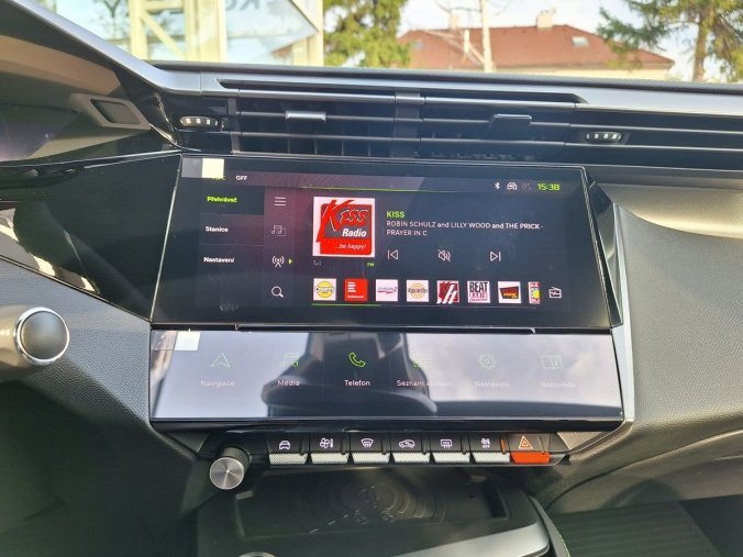Peugeot 408, Peugeot 408 GT Hybrid 145 e-DCS6, barva červená