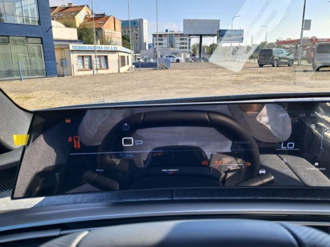 Peugeot 5008, Peugeot 5008 5008 GT Hybrid 145 e-DCS6, barva modrá