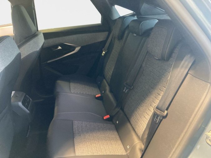 Peugeot 3008, Peugeot 3008 ALLURE Hybrid 136 e-DCS6, barva modrá