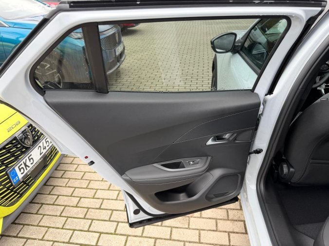 Peugeot 2008, Peugeot 2008 ALLURE PureTech 130k EAT8, barva bílá