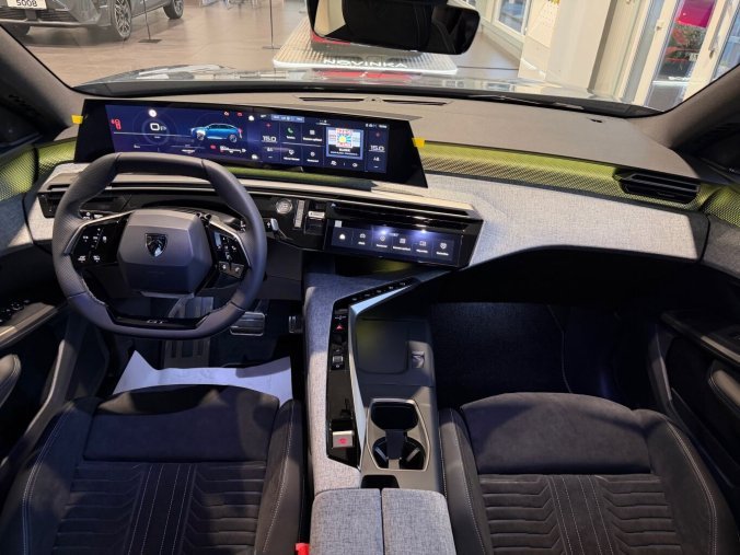 Peugeot 3008, Peugeot 3008 GT Hybrid 145 e-DCS6, barva modrá